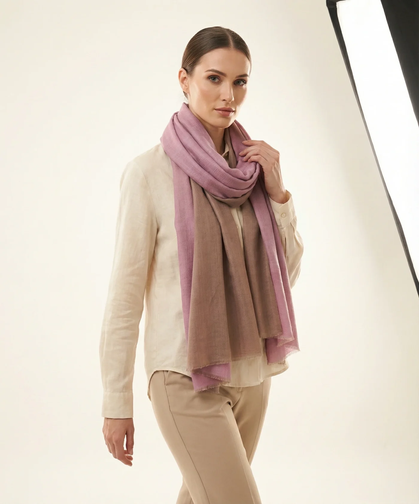 Reversible Pink and Beige Zari  Pashmina Cashmere Stole - Image 4