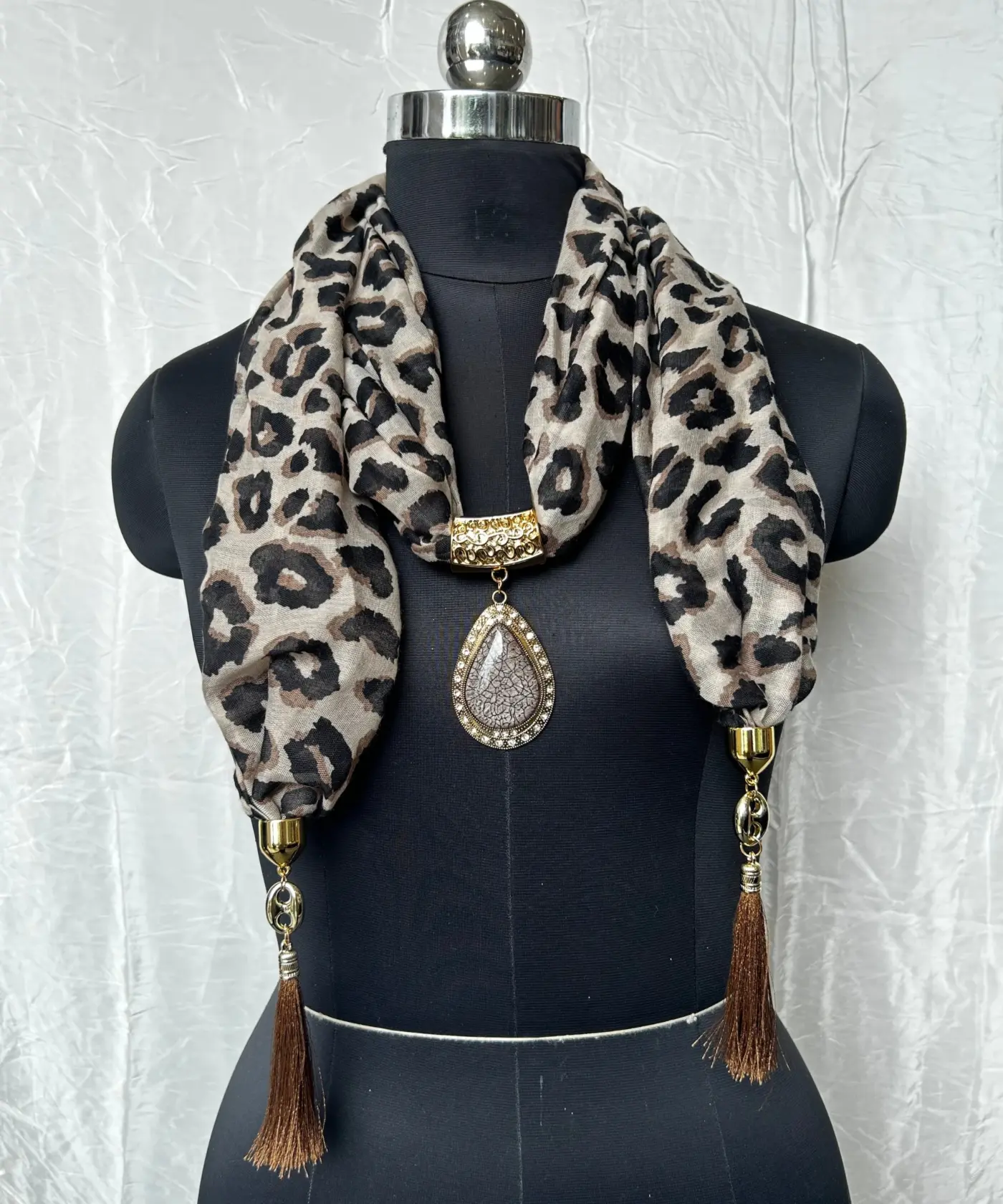 Scarf With Pendant - Image 2