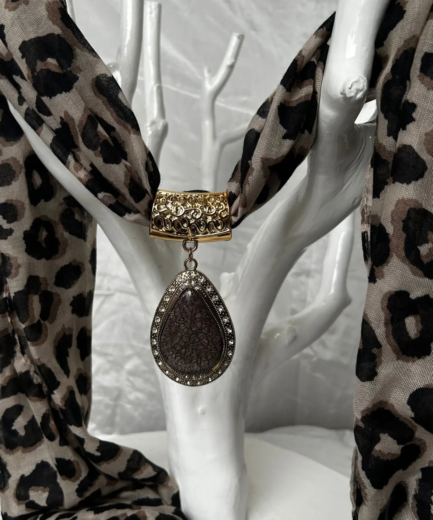 Scarf With Pendant - Image 4