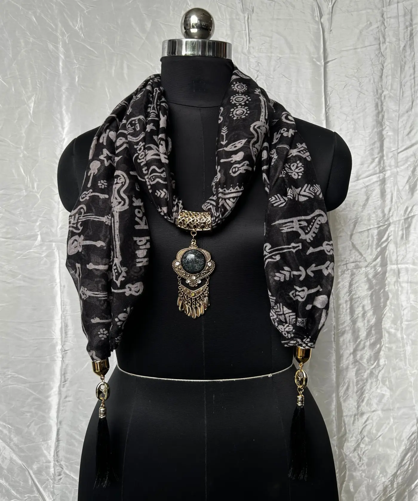 Scarf With Pendant - Image 2