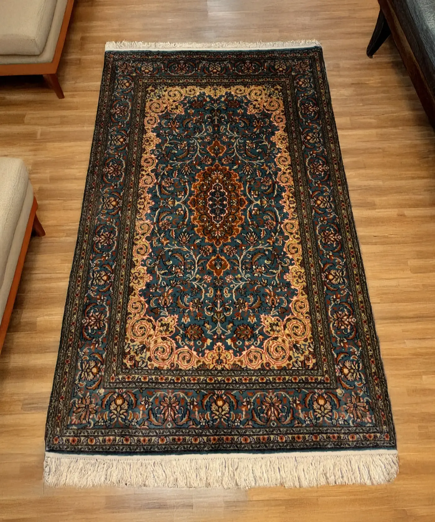 Carpet Silk Handmade (2.5'x4'Ft.) - Image 8