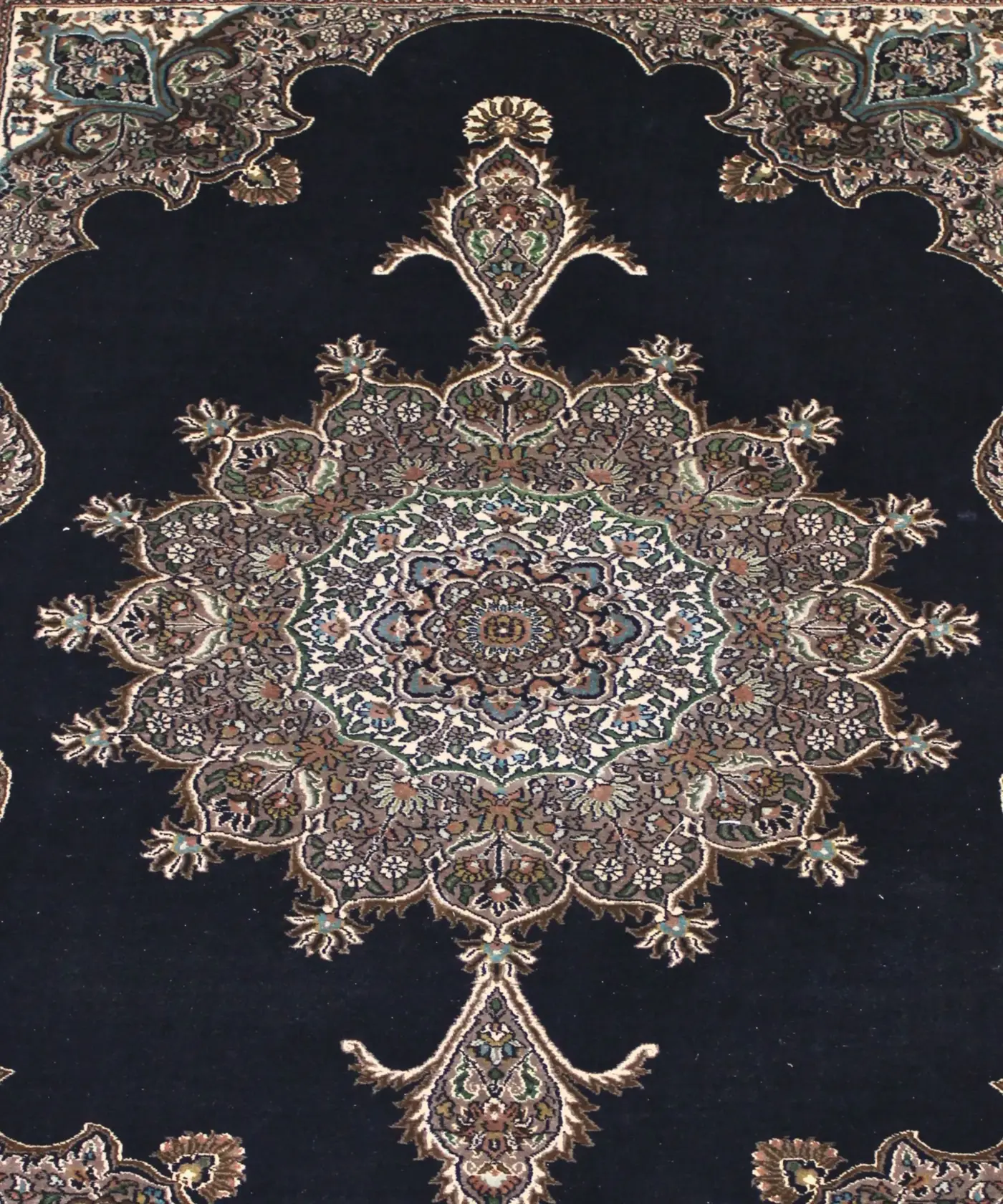 Carpet Handmade Silk (4′x 6′Ft) - Image 3