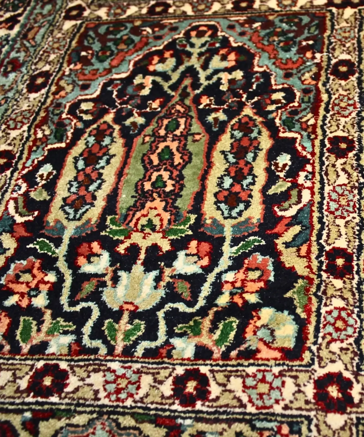 Carpet Handmade Silk On Cotton (2.5’ X 4’Ft.) - Image 4