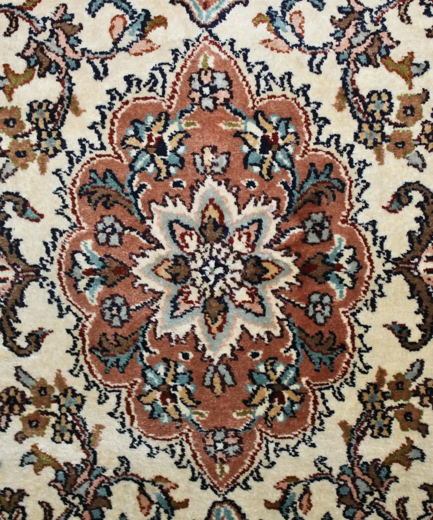 Carpet Handmade Silk On Cotton '2.5 x 4'ft - Image 3