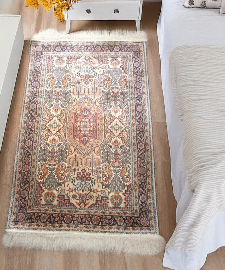 Carpet Handmade Silk On Cotton (2.5’ X 4’Ft.)