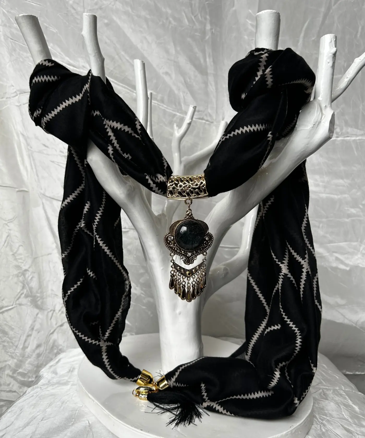 Scarf With Pendant - Image 7