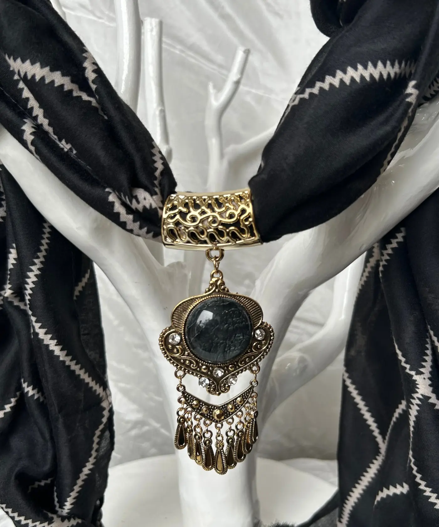 Scarf With Pendant - Image 8